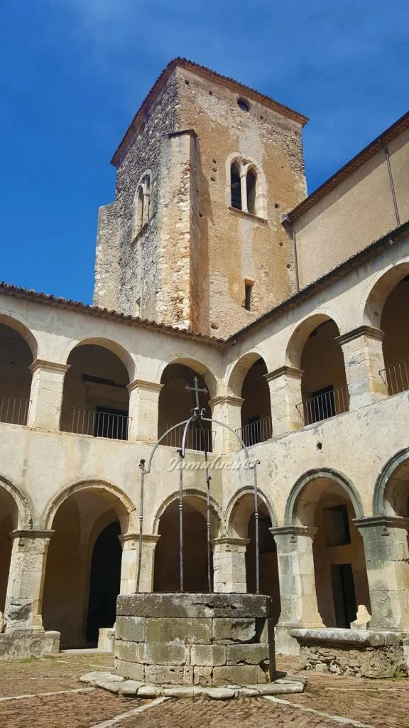 Altomonte - Chiostro del museo civico nell'ex convento domenicano