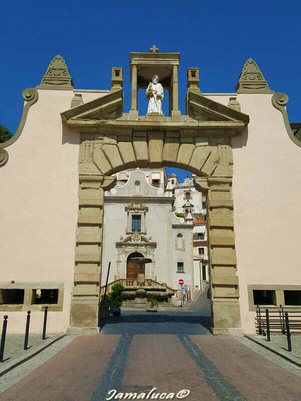 Porta di San Francesco da Paola