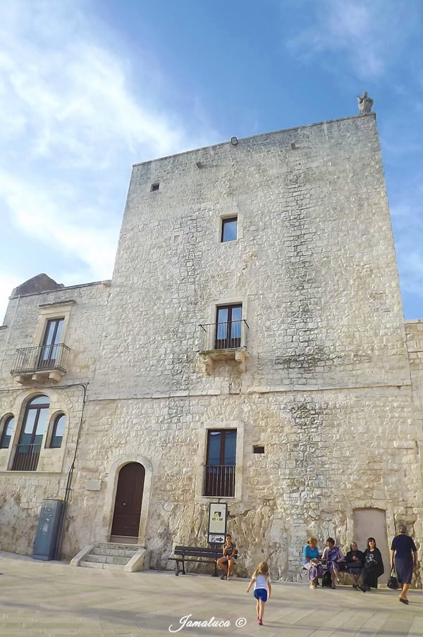 Cisternino Torre muraria